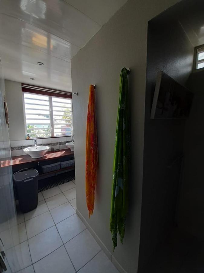 Le Pelikan Le Gosier  Luaran gambar
